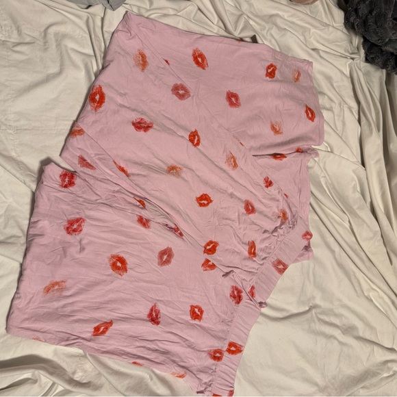 SKIMS NWT Cherry Blossom Lipstick Print Sleep Pants - Picture 3 of 9